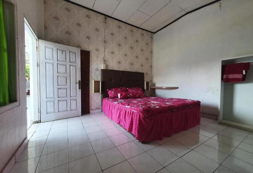 בית מלון כפרי Oyo 91077 Losmen Bunda Arema