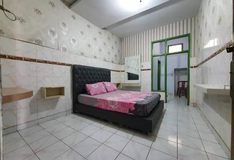 ホテル Oyo 91077 Losmen Bunda Arema