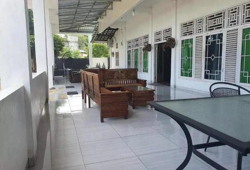 ホテル Oyo 91077 Losmen Bunda Arema