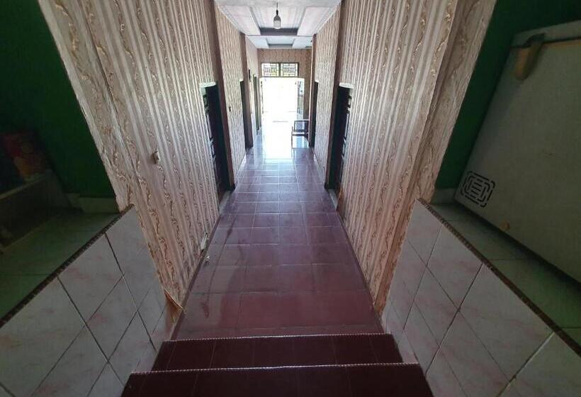 בית מלון כפרי Oyo 91077 Losmen Bunda Arema