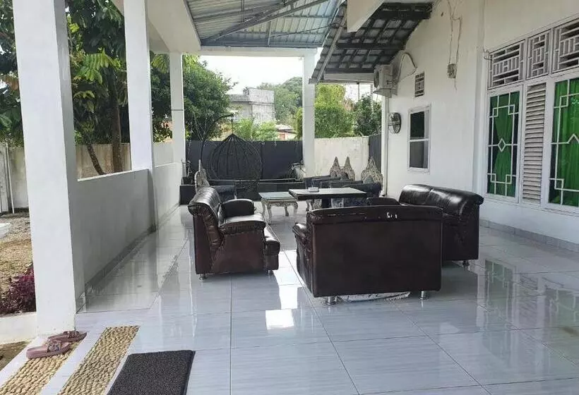 ホテル Oyo 91077 Losmen Bunda Arema