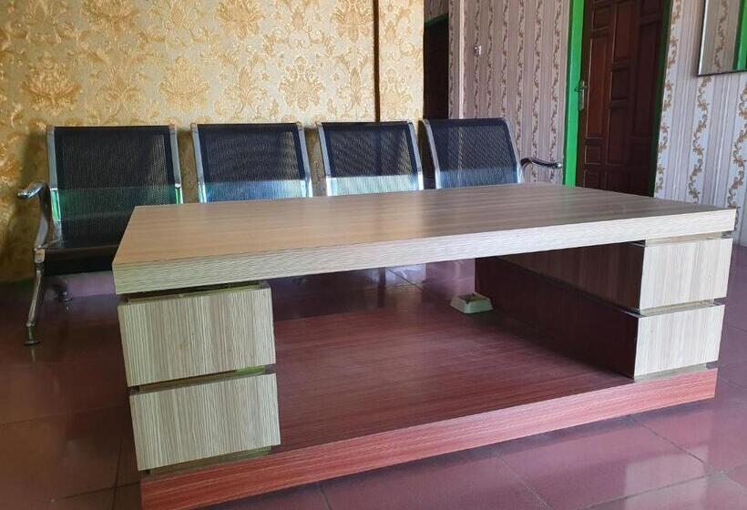 בית מלון כפרי Oyo 91077 Losmen Bunda Arema