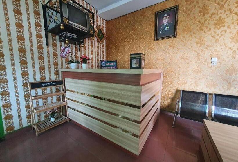 בית מלון כפרי Oyo 91077 Losmen Bunda Arema