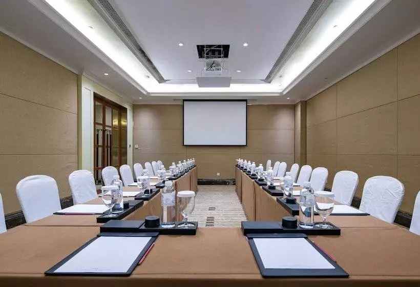 هتل Crowne Plaza Resort Sanya Bay, An Ihg