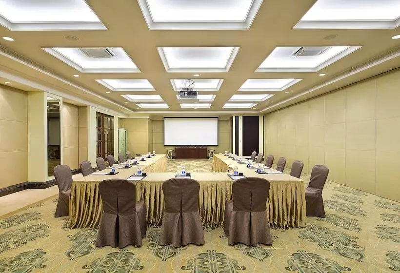 هتل Crowne Plaza Resort Sanya Bay, An Ihg