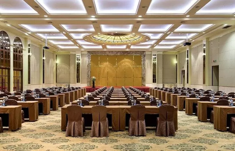 هتل Crowne Plaza Resort Sanya Bay, An Ihg