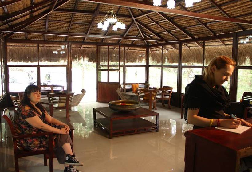 ホテル Deep Woods Resort