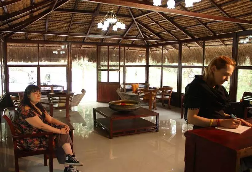 Hotel Deep Woods Resort