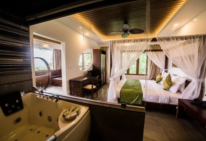 Hotel Deep Woods Resort