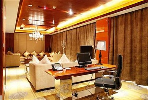 Отель East Lake International