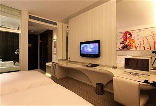 Отель East Lake International