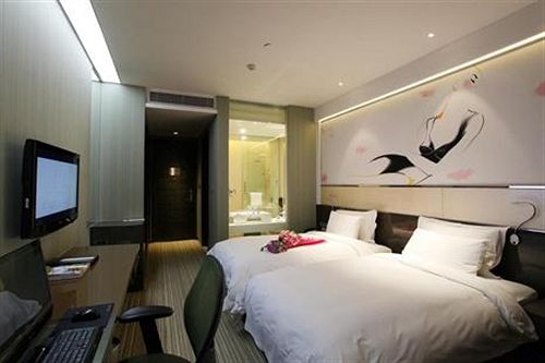 Отель East Lake International