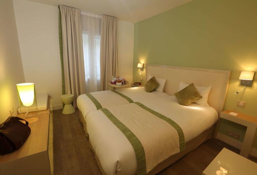 בית מלון כפרי Kyriad Paris 18  Porte De Clignancourt  Montmartre