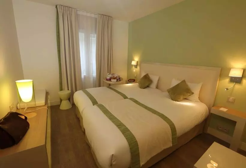 هتل Kyriad Paris 18  Porte De Clignancourt  Montmartre