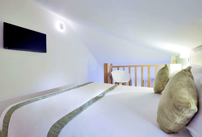 בית מלון כפרי Kyriad Paris 18  Porte De Clignancourt  Montmartre