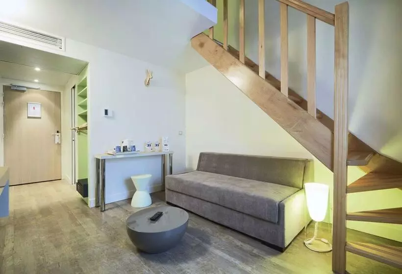 هتل Kyriad Paris 18  Porte De Clignancourt  Montmartre