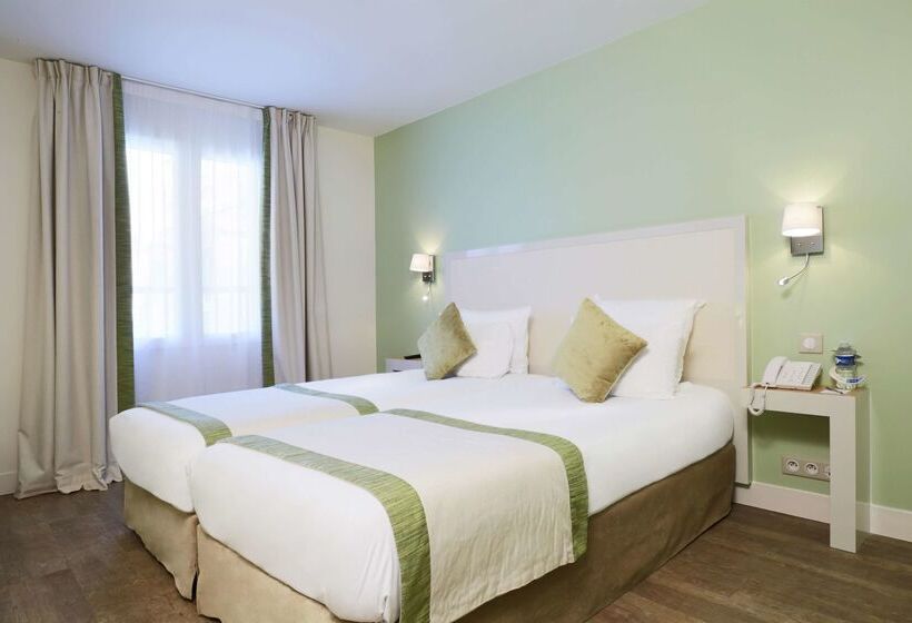 בית מלון כפרי Kyriad Paris 18  Porte De Clignancourt  Montmartre