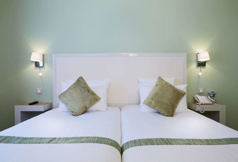 בית מלון כפרי Kyriad Paris 18  Porte De Clignancourt  Montmartre