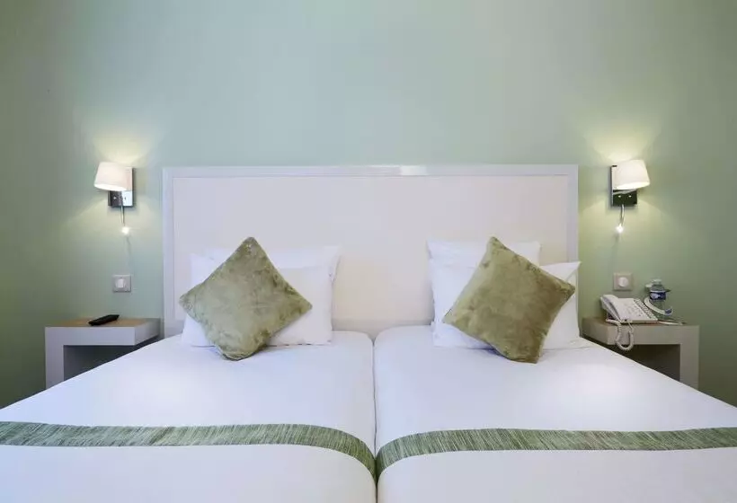 هتل Kyriad Paris 18  Porte De Clignancourt  Montmartre