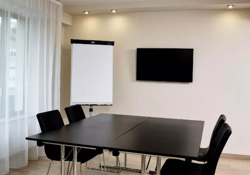 هتل Moderno Poznań