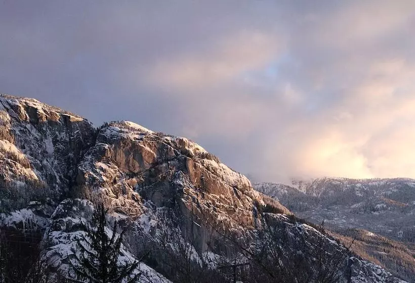 Отель Squamish