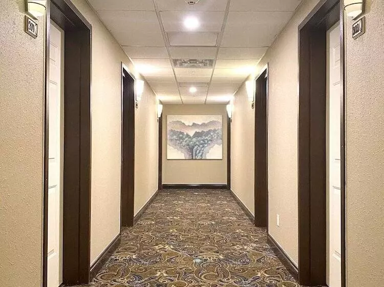 Мотель High Point Inn & Suites Peace River