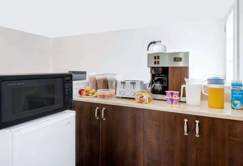 Мотель Knights Inn Arnprior