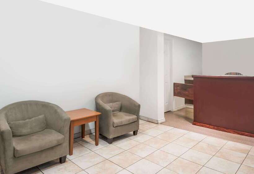 Мотель Knights Inn Arnprior