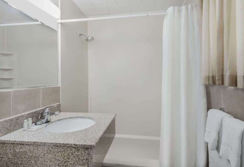 Мотель Knights Inn Arnprior