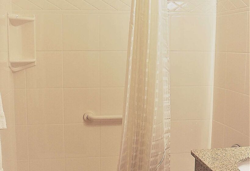 Мотель Knights Inn Arnprior