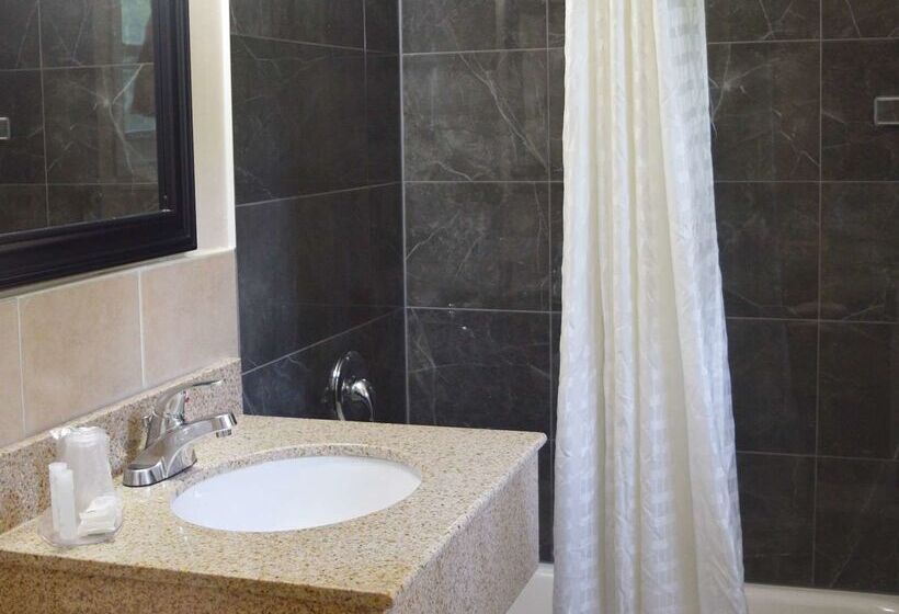 Мотель Knights Inn Arnprior