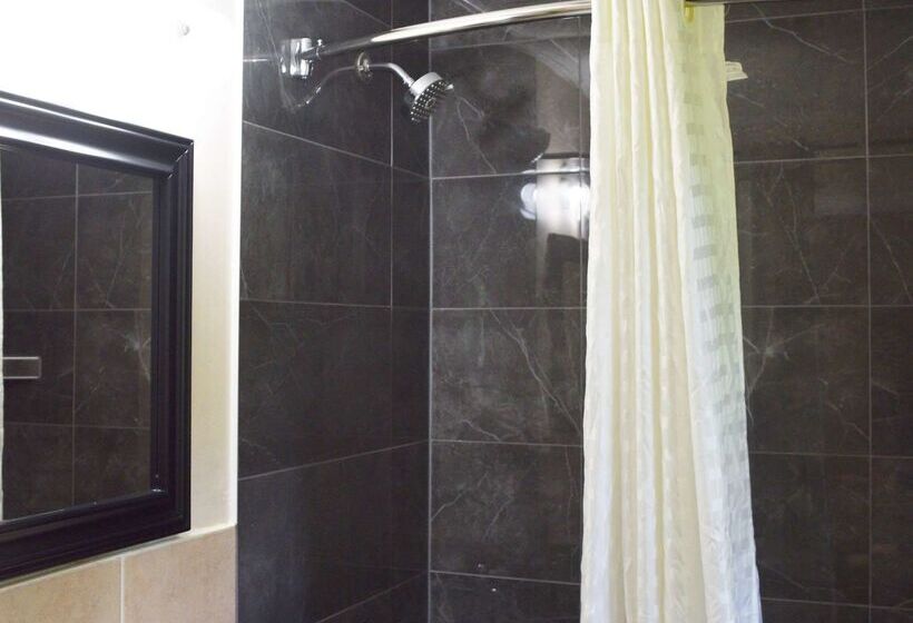 Мотель Knights Inn Arnprior