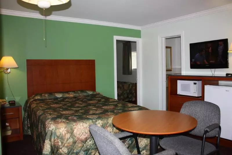 모텔 Knights Inn Arnprior