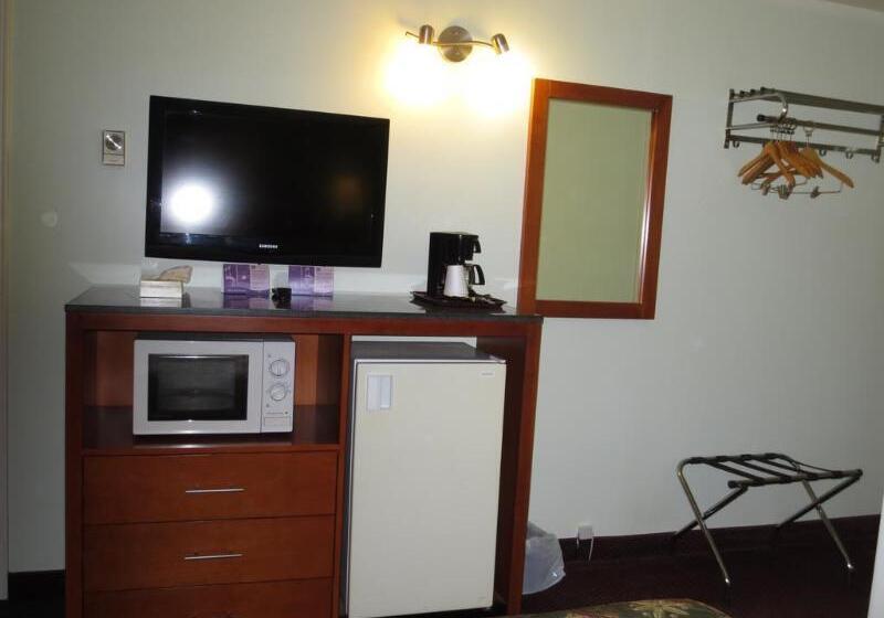 Мотель Knights Inn Arnprior