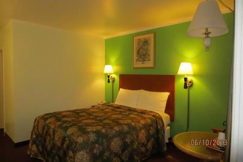 모텔 Knights Inn Arnprior