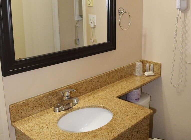 Мотель Knights Inn Arnprior