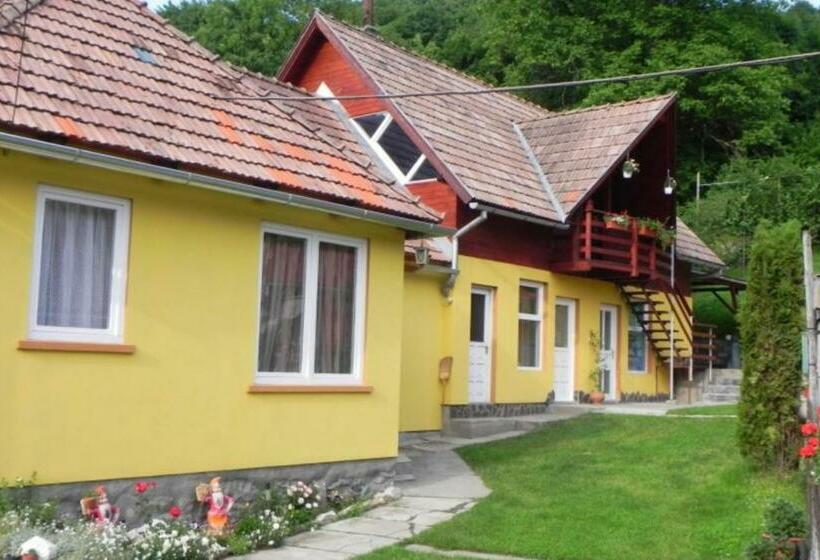 پانسیون Hegyalja Vendégház