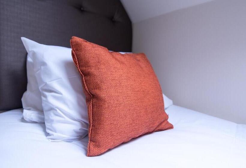 هتل The Linden Leaf Rooms