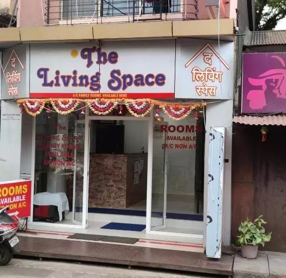 ホテル The Living Space