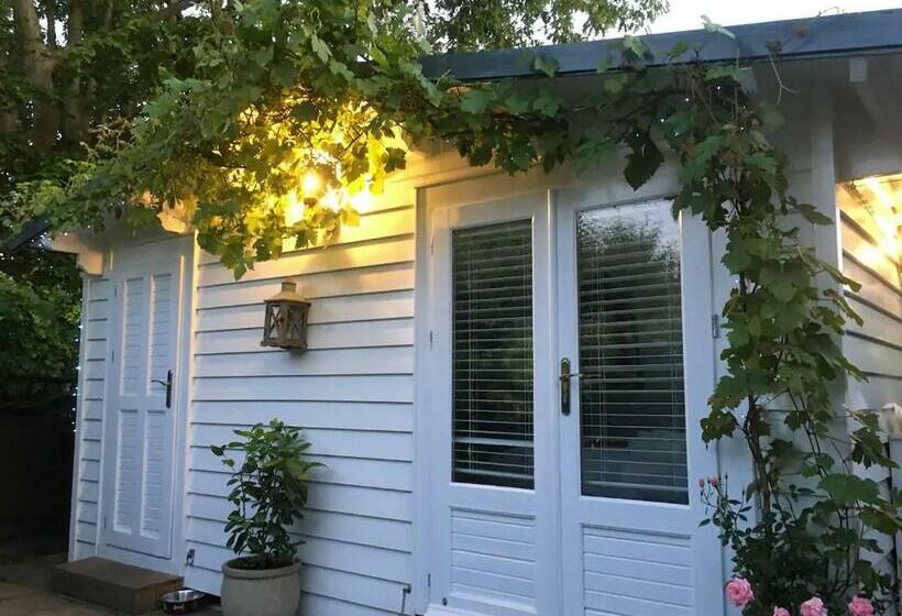 مبيت وإفطار Garden Studio