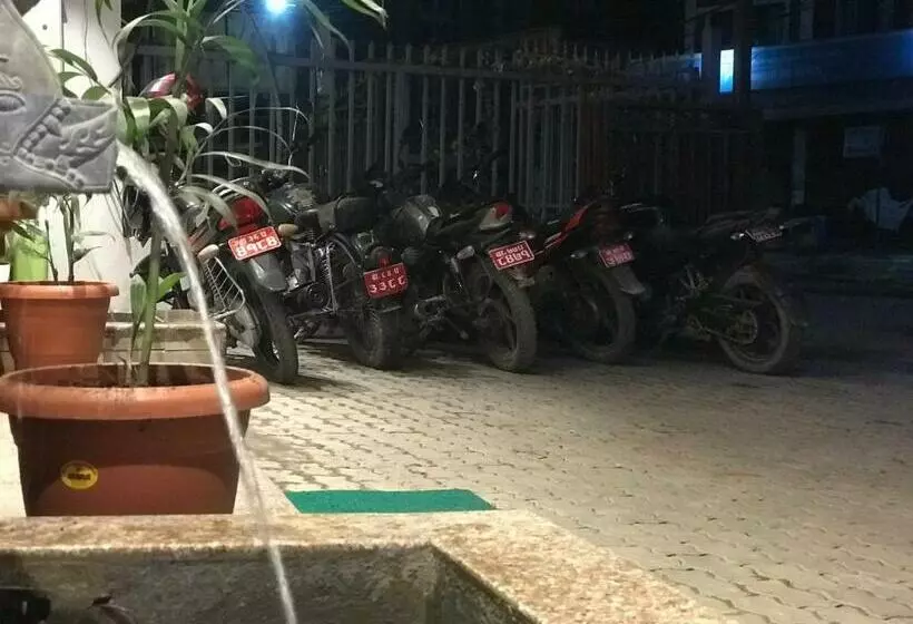 هتل Millennium Blue