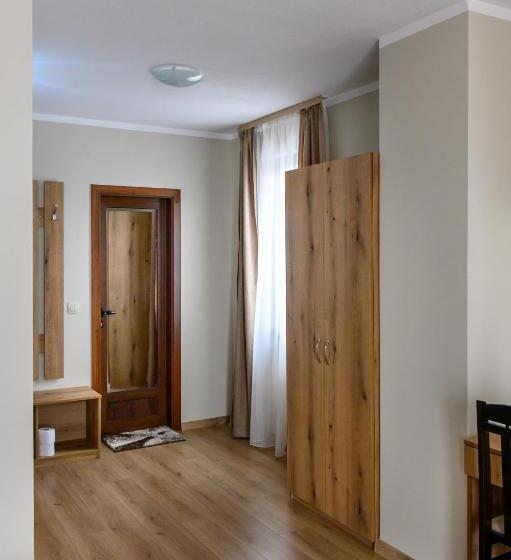 Hotell семеен хотел при вергил