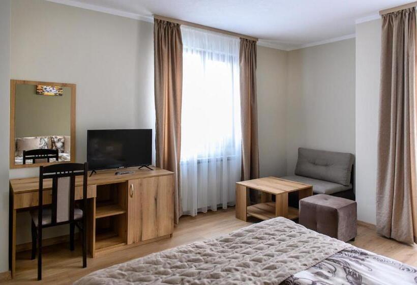 Hotell семеен хотел при вергил