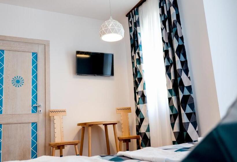 Bed and Breakfast Conacul Olarilor