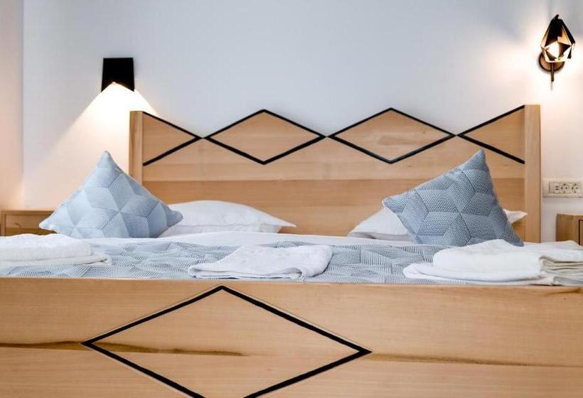 Bed and Breakfast Conacul Olarilor