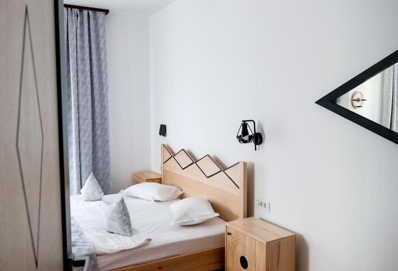 Bed and Breakfast Conacul Olarilor