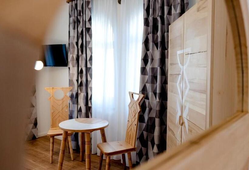 Bed and Breakfast Conacul Olarilor