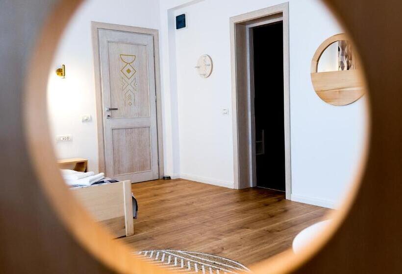 Bed and Breakfast Conacul Olarilor