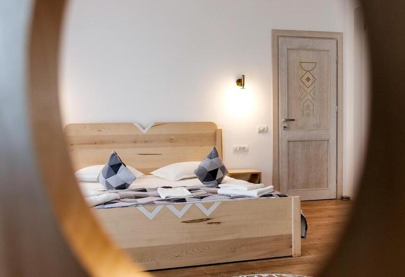 Bed and Breakfast Conacul Olarilor