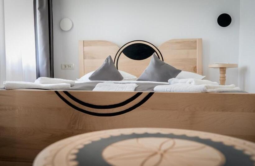 Bed and Breakfast Conacul Olarilor